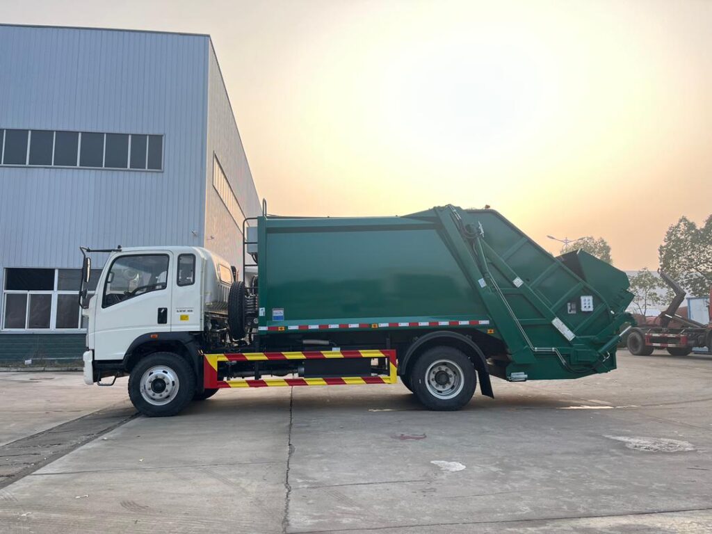 664ce0cb42d9bf3703bf90e6_sinotruck-garbage